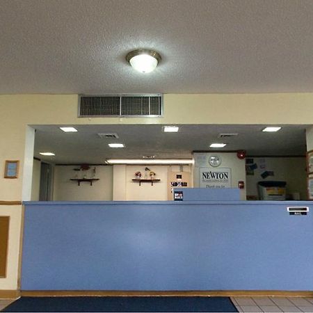 Americas Best Value Inn Ньютон Экстерьер фото