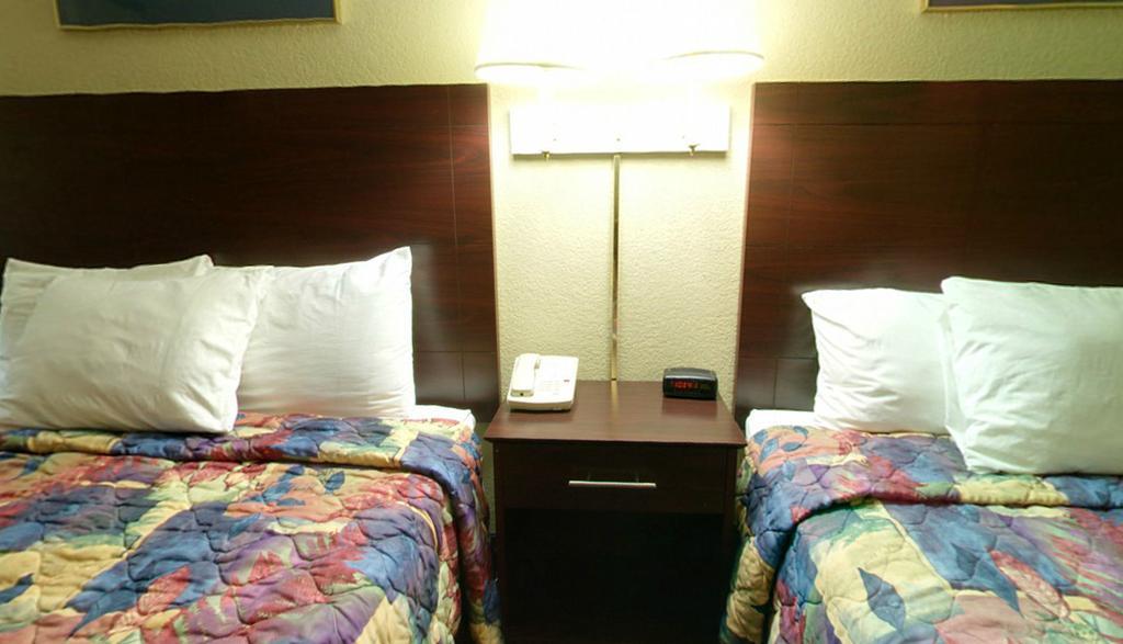 Americas Best Value Inn Ньютон Номер фото