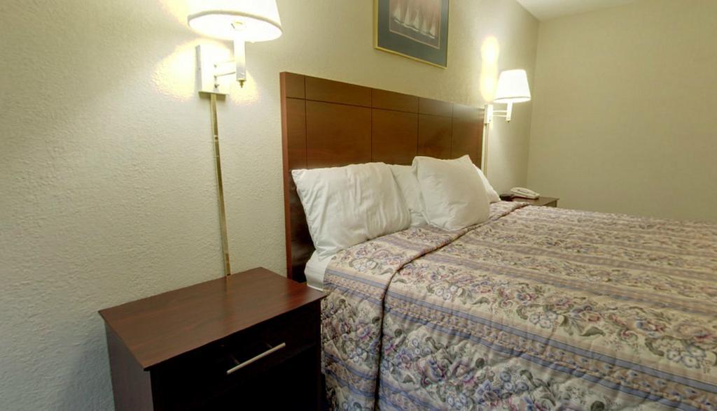 Americas Best Value Inn Ньютон Номер фото