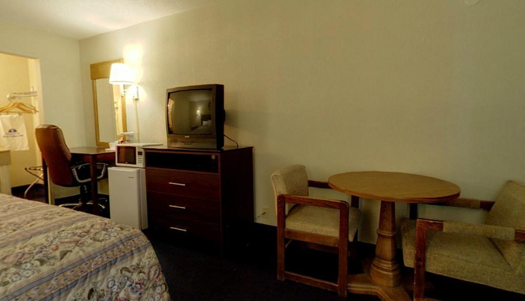 Americas Best Value Inn Ньютон Номер фото