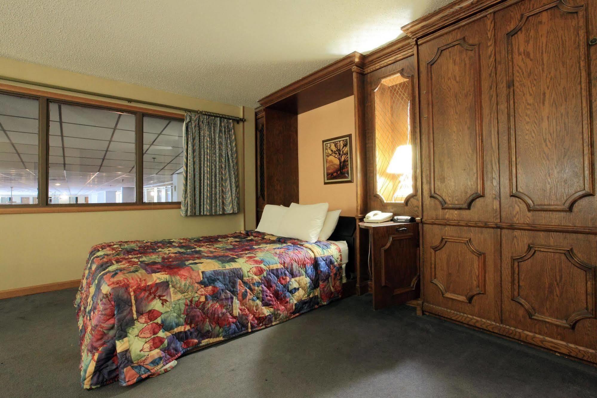 Americas Best Value Inn Ньютон Номер фото