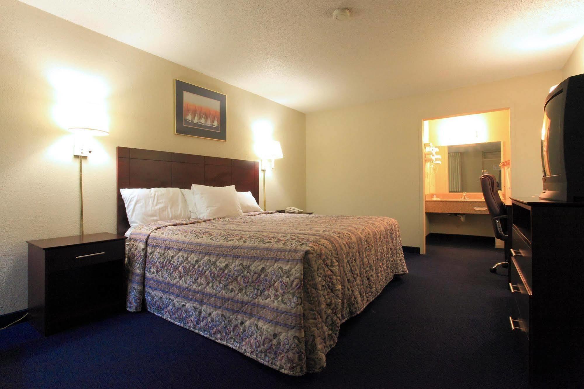Americas Best Value Inn Ньютон Номер фото