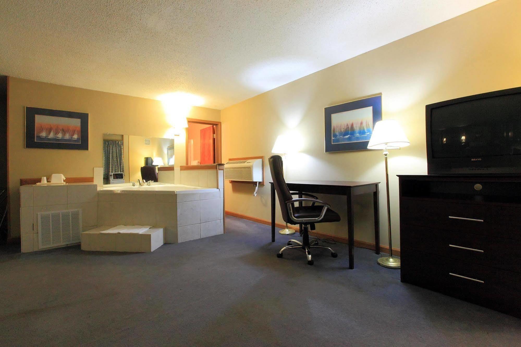 Americas Best Value Inn Ньютон Номер фото